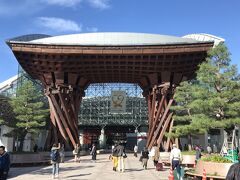 大宮から先は、長野、富山の二駅だけの停車で金沢に到着。
