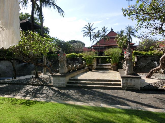 向こうがフロント方面です。