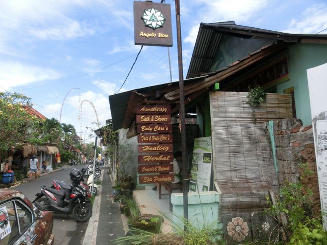 バリ島に来たら必ず寄るアンジェロ・ストアです。