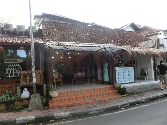 ファーイースト・ファインアーツです。バリネコの置物等小物が豊富なお店です。