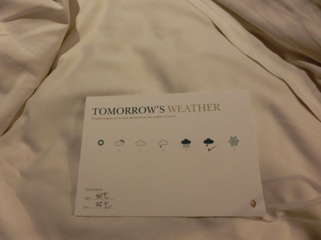 部屋に戻ると余り当たらない明日の天気予報のカードが置いてありました。