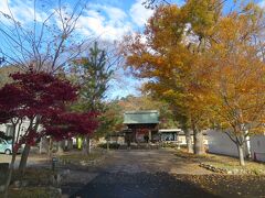 九品仏前駅からすぐの浄真寺参道。
まだ人があまりいません。