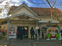 五井駅から１時間ほどで養老渓谷駅に到着した。
ここから粟又の滝まで紅葉狩りウオーク！