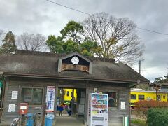 今日は上総中野駅からスタート。
この沿線の駅は、駅舎がそっくり。
こじんまりした木造で郷愁をそそる。