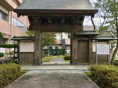 県指定の史跡「薬医門」
江戸時代中期の建築。
大多喜城内に唯一残っている当時の建造物！