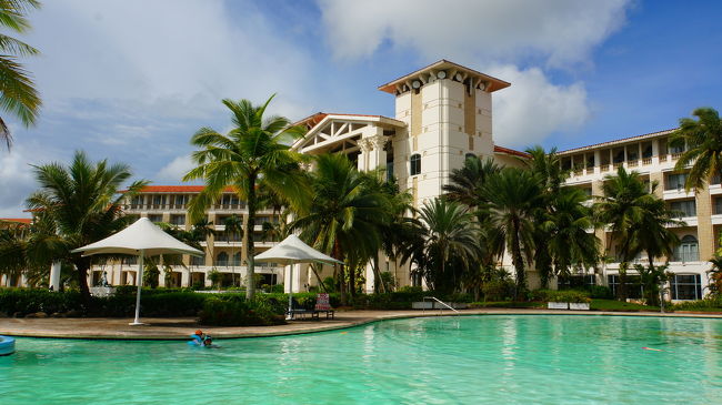 レオパレスリゾート　プール