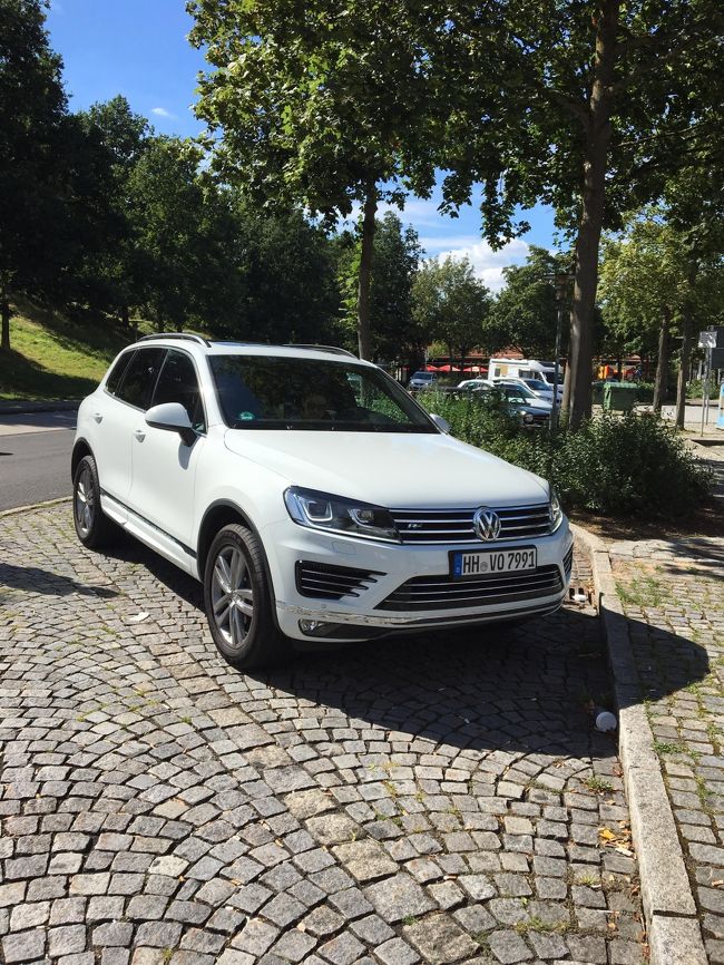 レンタカーはフォルクスワーゲンのTouaregです。快適なドライブを楽しめました（もちろん　オートマティックを選択）