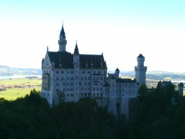 日本から8時１５分発のツアーを予約しておきました。朝早いとマリン橋から眺めるお城は　ちょっと写真映りがよくないですね（でも　お城観光からの帰りは観光客が多すぎて　ゆっくりとしたアングルを決めれませんでした）