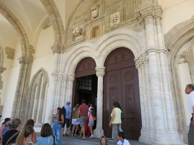 少し中心部からはずれた所がバスターミナルになっています。<br />googleの地図を頼りに歩いてまずはサン・フランシスコ教会というところにきました。<br />