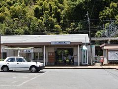 壺阪山駅に着きました。