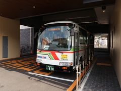 ほどよく頼久寺の庭を眺めたところで、寺町エリアを抜けて一度高梁駅へ
15時ちょうどの城見橋公園行きに乗ります。路線バスで城に登るならこれが最終です
（バス自体は頼久寺の近くも通りますけど、一度駅の観光案内所に寄りたかったので）