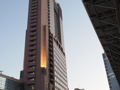「ホテル日航金沢」

今夜の宿泊のホテルです。

金沢駅のすぐ近くなので、とても便利です。