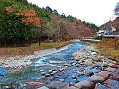 四万温泉には共同浴場（男女別で無料）もあるが、試しに･･･と思って扉を開けて見たら、小さな壺湯の中は3人の方がいらして、もうそれ以上は収容できない雰囲気だった。

共同浴場の利用を考える場合には時間の余裕が必要そうだ。
