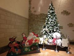 オリエンタルホテルのロビーにもクリスマスのフォトロケーションがありました。