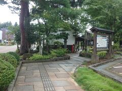 道の駅 花の駅 千曲川から車で10分、《高橋まゆみ人形館》に到着。