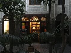 フェズのお宿「riad alya」。
リヤドは中庭が素敵、コスパもよく、おススメです。
