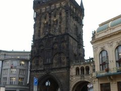 王の道*の始まりとなる火薬塔。

*王の道はここを起点に旧市街広場、カレル橋、マラーストラナ広場を経由してプラハ城までの2.5kmの歴史的な道。