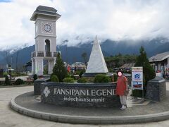 ファンシーパン山到着
ナニナニ・・・？
ハノイからこんなに離れた、しかもこんな山奥に、妙に立派な場所があります。
