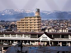 おはようございます。

今朝は４時に起床しました。
ただ今の気温は1.5℃、天気は晴れの予報です。