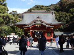 円覚寺から歩くこと30分弱。
鶴岡八幡宮に到着しました！

小学校の修学旅行以来の訪問です。