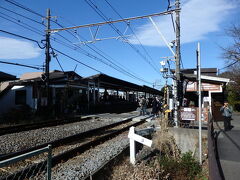 まずは「鎌倉駅」の1つ手前、「北鎌倉駅」で下車。
第一の目的地は「円覚寺」です。

列車を降りるとポカポカ陽気。
これなら気持ち良く観光出来そうです。
