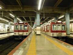 2017.12.02　上本町
大阪線急行の始発駅は“上六”。地平ホームから急行に乗る。