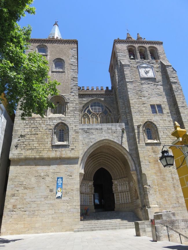 エヴォラ大聖堂にやってきました。