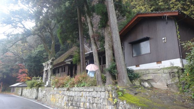 天念寺への参拝終了とおもいきや、<br />このお寺の本領発揮というかすごさは、ここからにあった。<br />川下に歩いて行くと・・・