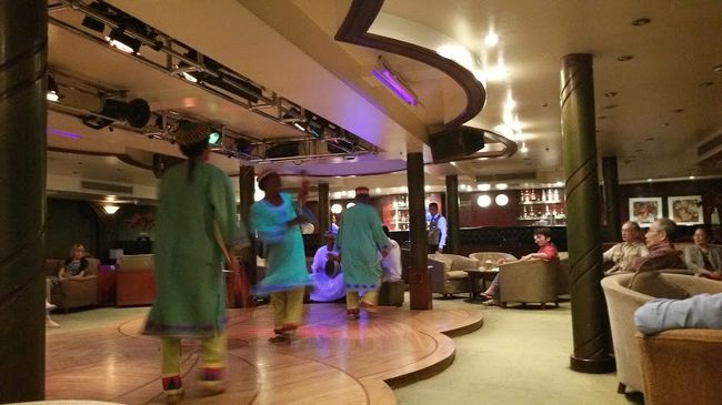 　クルーズ船、最後の夜、みんなで語り合い踊り、楽しい夜は更けていきました!!