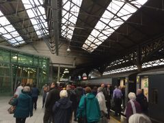 ベルファストから出発した列車は、ダブリンのコノリー駅に到着。
約2時間の列車旅。

多くの乗客が乗っていました。