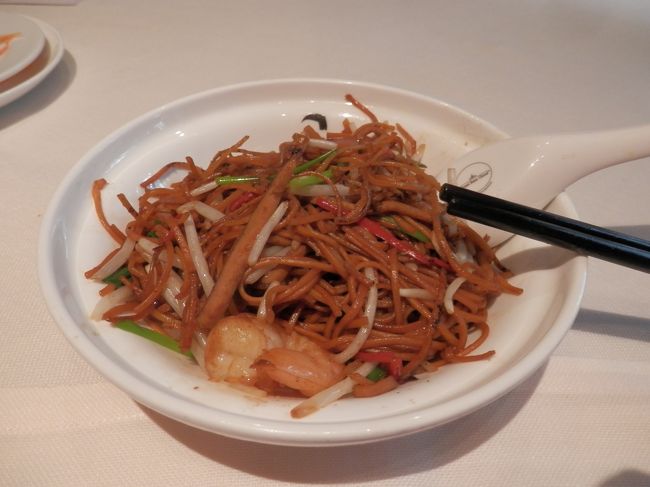 ほとんど具の無い焼きそばですが、これ美味しいかったです。<br />麺類・ご飯類も1皿だけです。