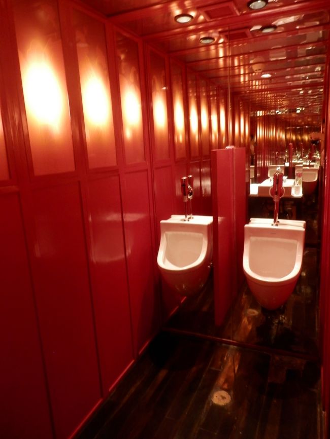 御トイレも真っ赤で眩しかったです。