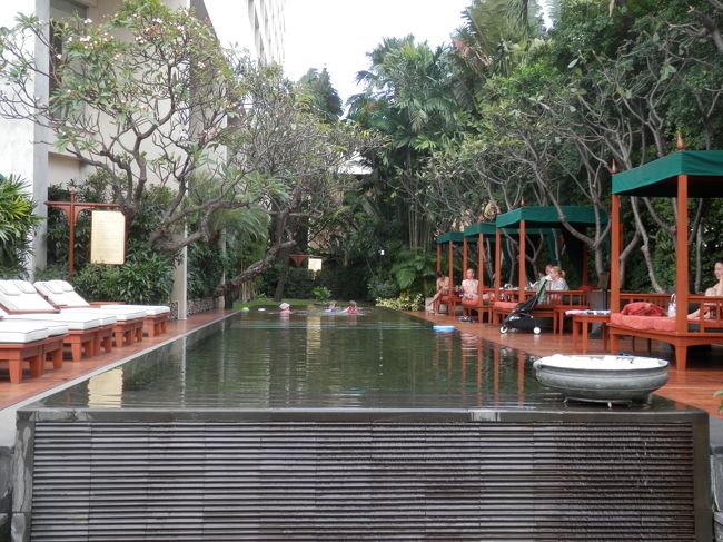 気のせいか子供用のプールも優雅に見えます。