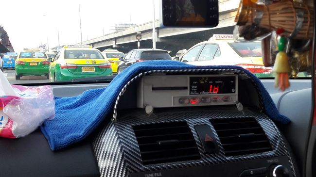 翌朝、帰国の為ドムアン空港へ。<br />GRAB　TAXIのアプリで呼んだタクシーで向かいます。<br />アプリで呼べばボラれません。<br />