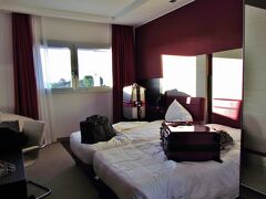 ホテルは、メストレ（ヴェネト州ヴェネツィア県）にある【クィッド・ベニス・エアポート・ホテル】
バスタブ付きで清潔感のある部屋。
