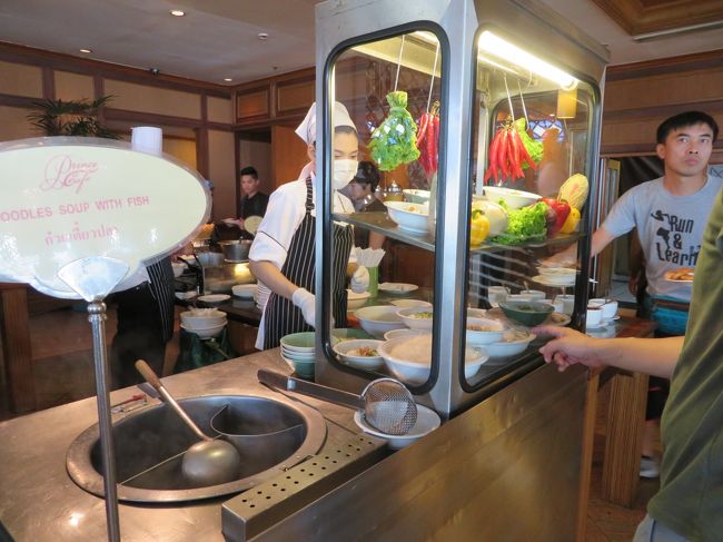 フォーは好きなものを指さして、自分好みにカスタマイズＯＫ