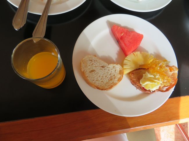 どれも美味しかった…。隣のテーブルのインド人グルーブの方々の食欲にビックリ。パンケーキを山盛りお代わりして食べてました