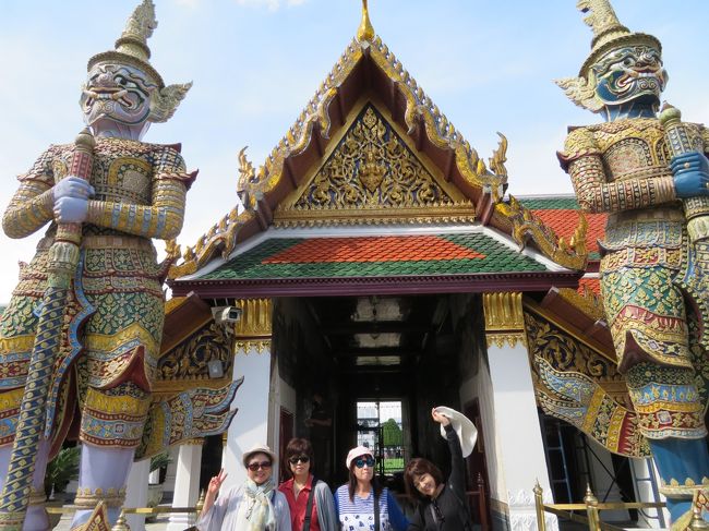 沢山の目的を持った建築物が、ここ王宮とワットプラオ内にはたくさんあります