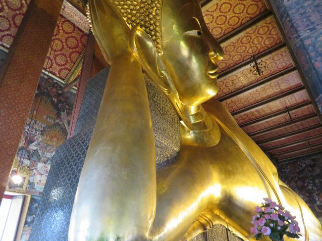 次に有名な黄金寺院に行きました。キンピカ、その大きさに圧倒されました