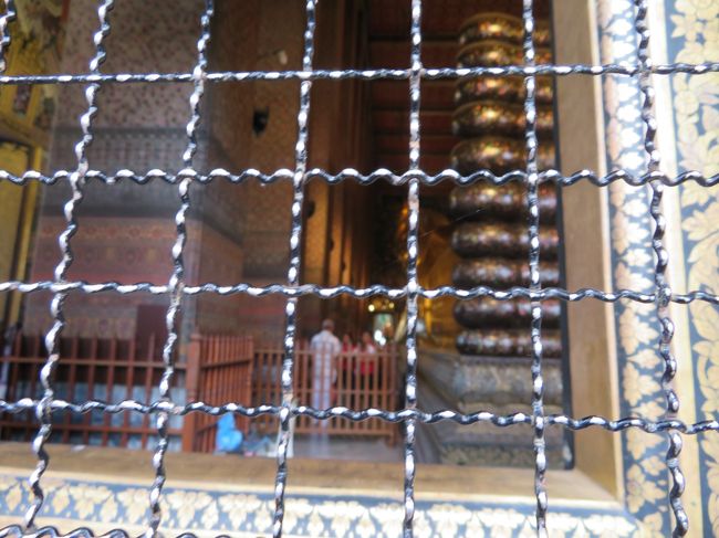 黄金仏の足裏側からパチリ