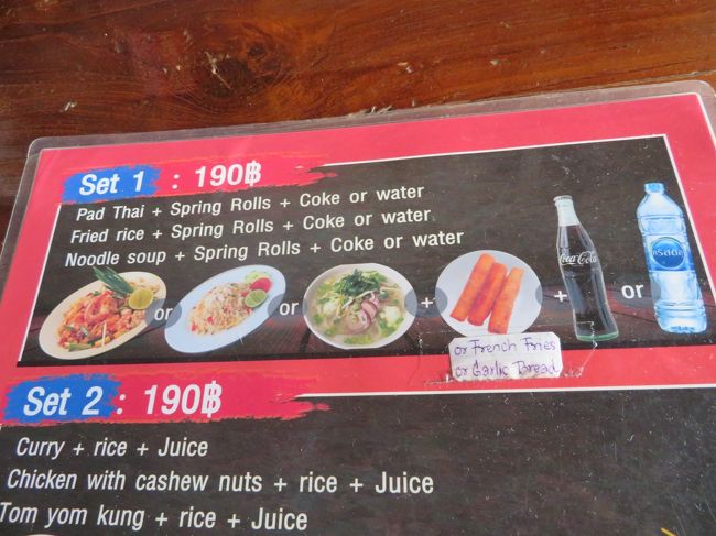 それぞれこちらのセットメニューをオーダー。一人190バーツなので約760円