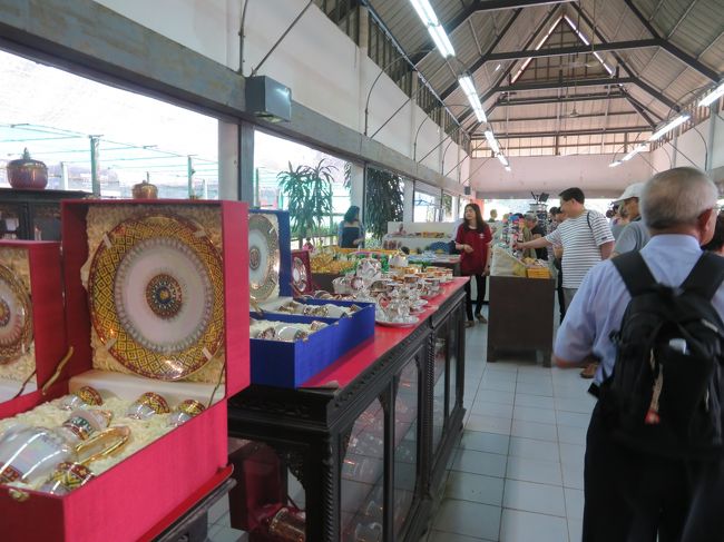 どこに行ってもお土産さんがあるので、おばさん達には、見てるだけでもとても楽しかったです