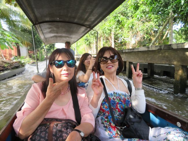 順番に乗船します