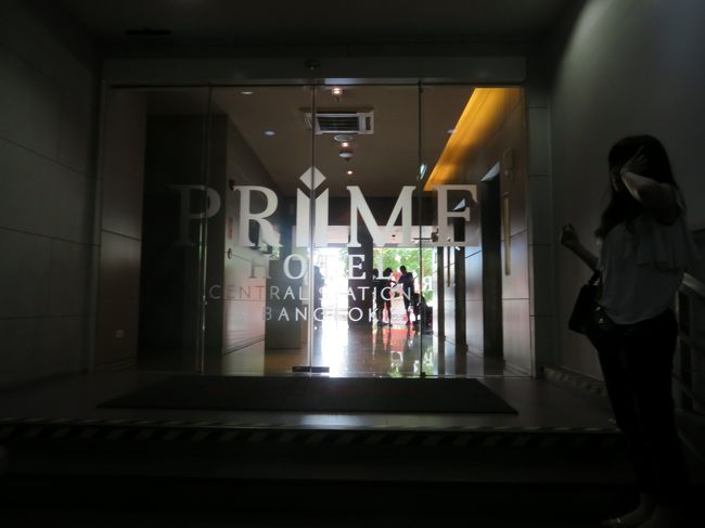 水上マーケット見学の後は市内に戻り、ホテルビュッフェのランチです