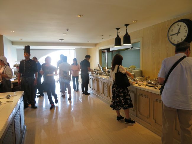 席はほぼ満席でしたが、時間が経つと、サーッといなくなります。多分ほとんどがそれぞれのツアー参加者さん達だったと思われます