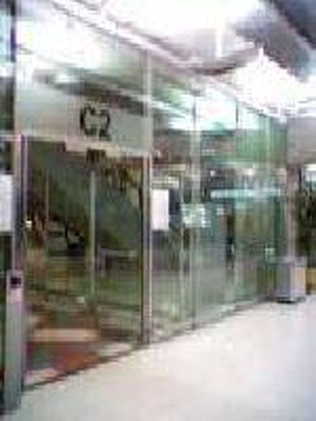 [２００７/３/１６]　(スワンナプーム国際空港内)<br /><br />飛行機から橋を渡って到着口に。