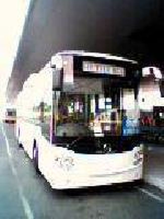 [２００７/３/１６]　(空港シャトルバス)<br /><br />こちらはシャトルバスです。あと「Ordinary　Bus　1」は黄色の市バスのようなバスですが、空港の北側のカーゴ関係（航空貨物関係者）の建物経由してバスターミナルへ行きます。13分ぐらいです。