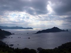 次に行ったのは、南さつま海道八景　笠沙美術館展望所から見る沖秋目島
怪獣が横たわっているように見える。