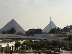 Cairo Pyramids Hotel
部屋からのピラミッドビュー。
最後の日は1日自由(12 時チェックアウト)なのでしばし見ていた。