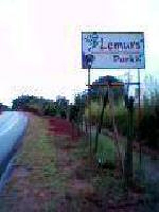 [２００７/３/１７]<br /><br />３軒のうち１軒がレストランになっています。そこの直後に右手側に看板が見えてきます。